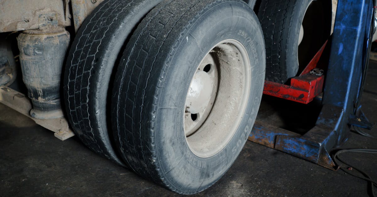 remplacement de pneu de voiture rapide et fiable. obtenez un service professionnel pour changer vos pneus et assurer votre sécurité sur la route.