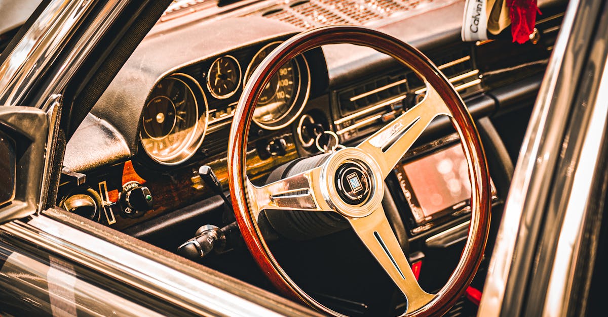 découvrez nos services professionnels de sellerie automobile pour restaurer et personnaliser l'intérieur de votre voiture avec des matériaux de haute qualité.