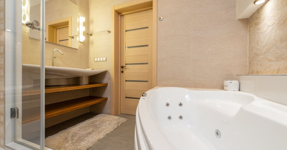 découvrez comment choisir des carreaux de salle de bain résistants et faciles à nettoyer pour un espace toujours impeccable.