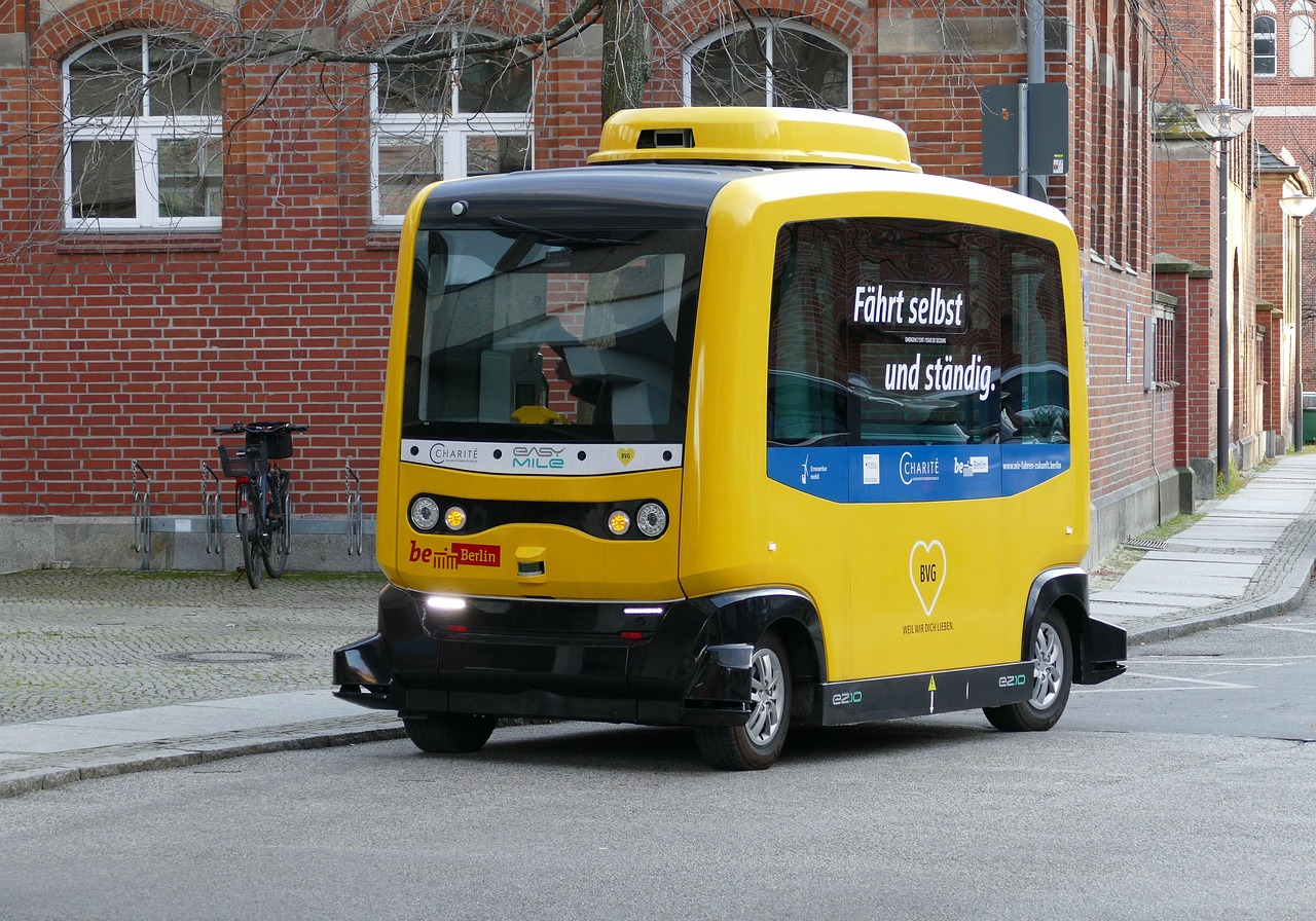 découvrez les camions autonomes, une révolution technologique dans le transport routier visant à améliorer la sécurité, l'efficacité et la réduction des coûts.