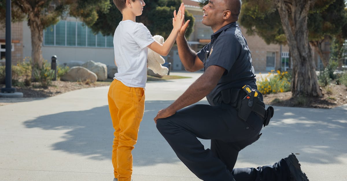 conseils et astuces essentiels pour assurer la sécurité des enfants au quotidien, à la maison comme à l'extérieur.