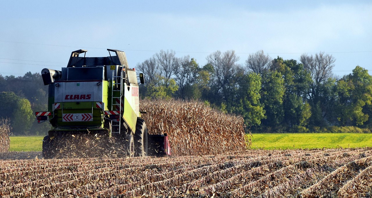 techniques et équipements modernes pour le forage et la récolte efficaces dans l'agriculture et l'industrie.