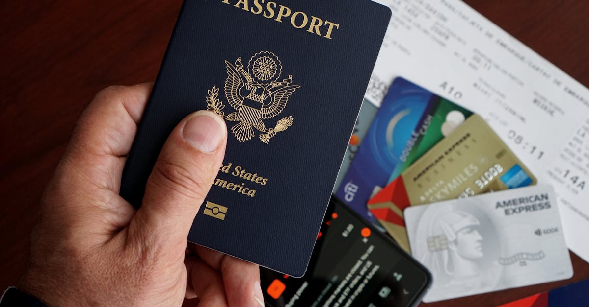 tout ce que vous devez savoir sur les documents de voyage indispensables : passeport, visa, permis de conduire international et autres papiers essentiels pour vos déplacements à l'étranger.