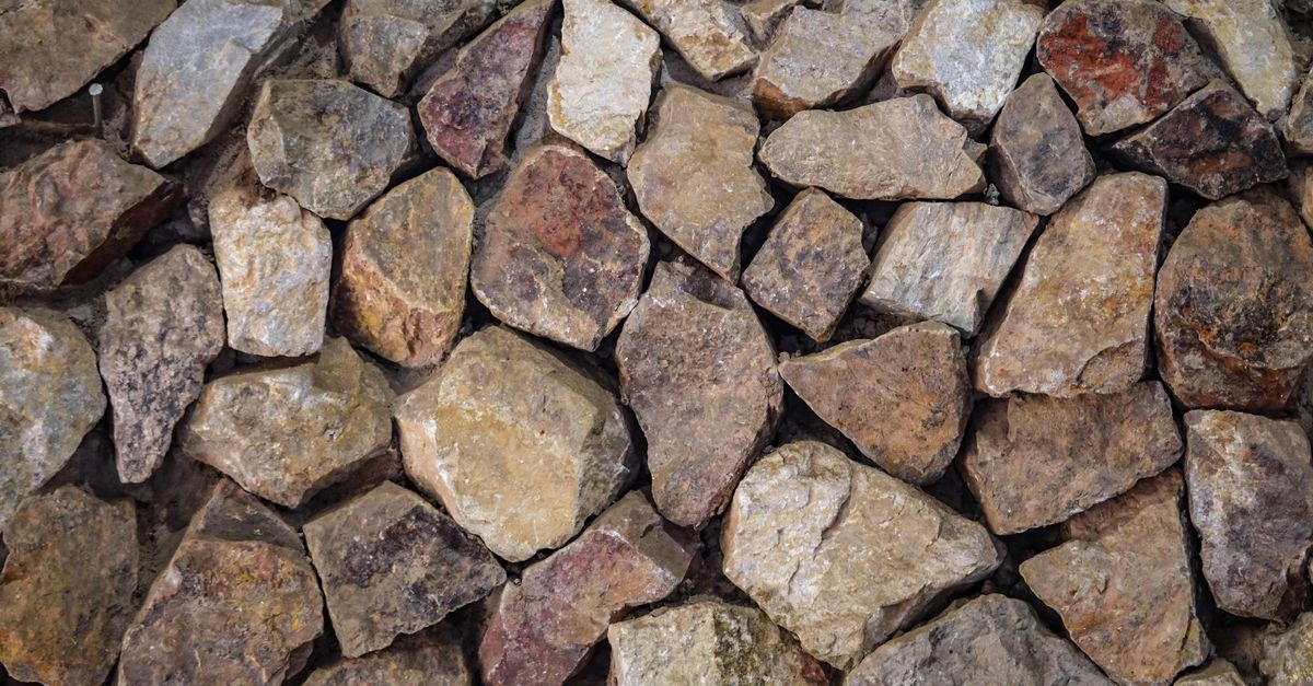 découvrez notre service de création de rockwork personnalisé pour sublimer vos espaces extérieurs avec des designs uniques et naturels adaptés à vos besoins.