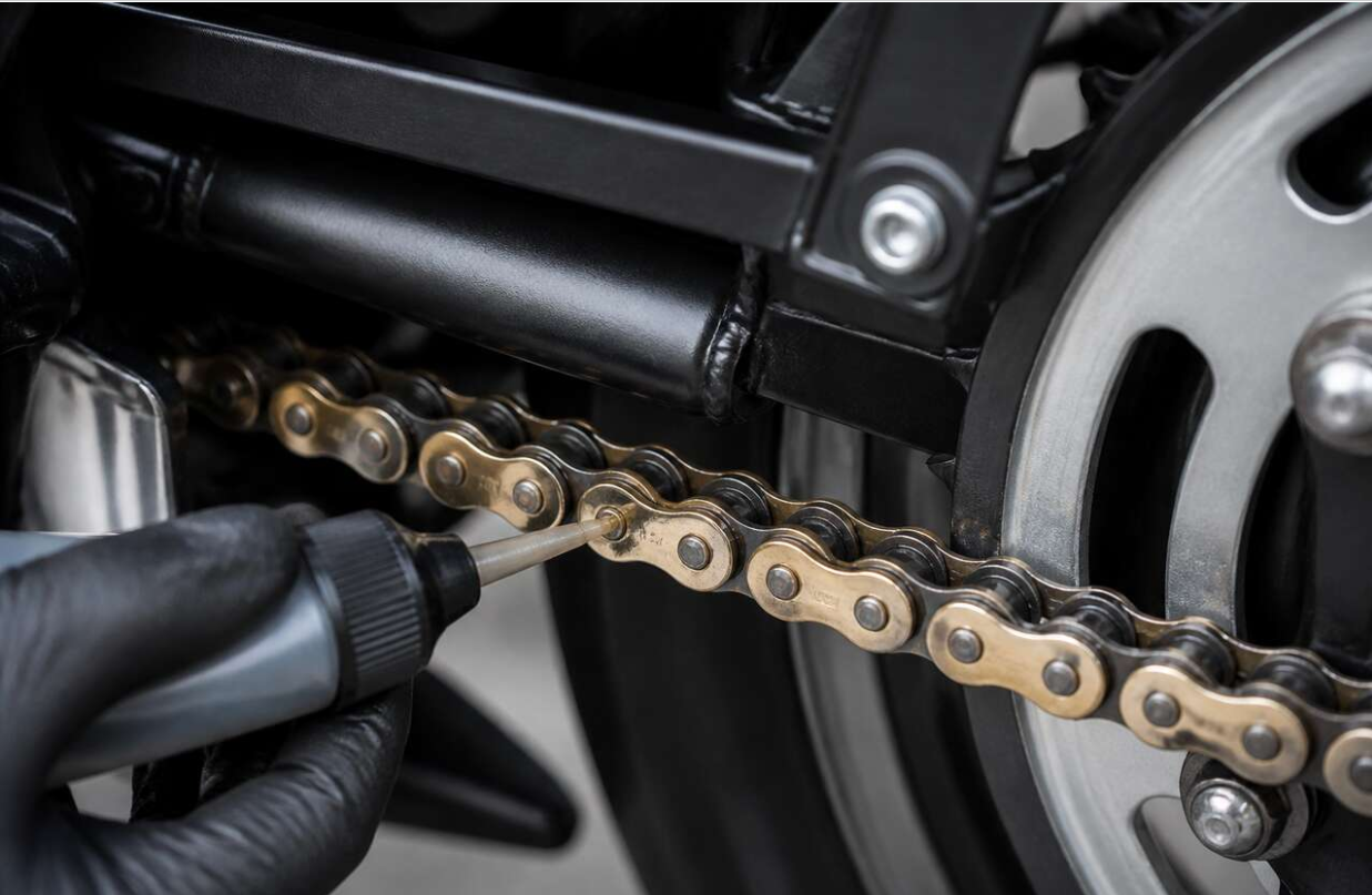 graissage_chaine_moto