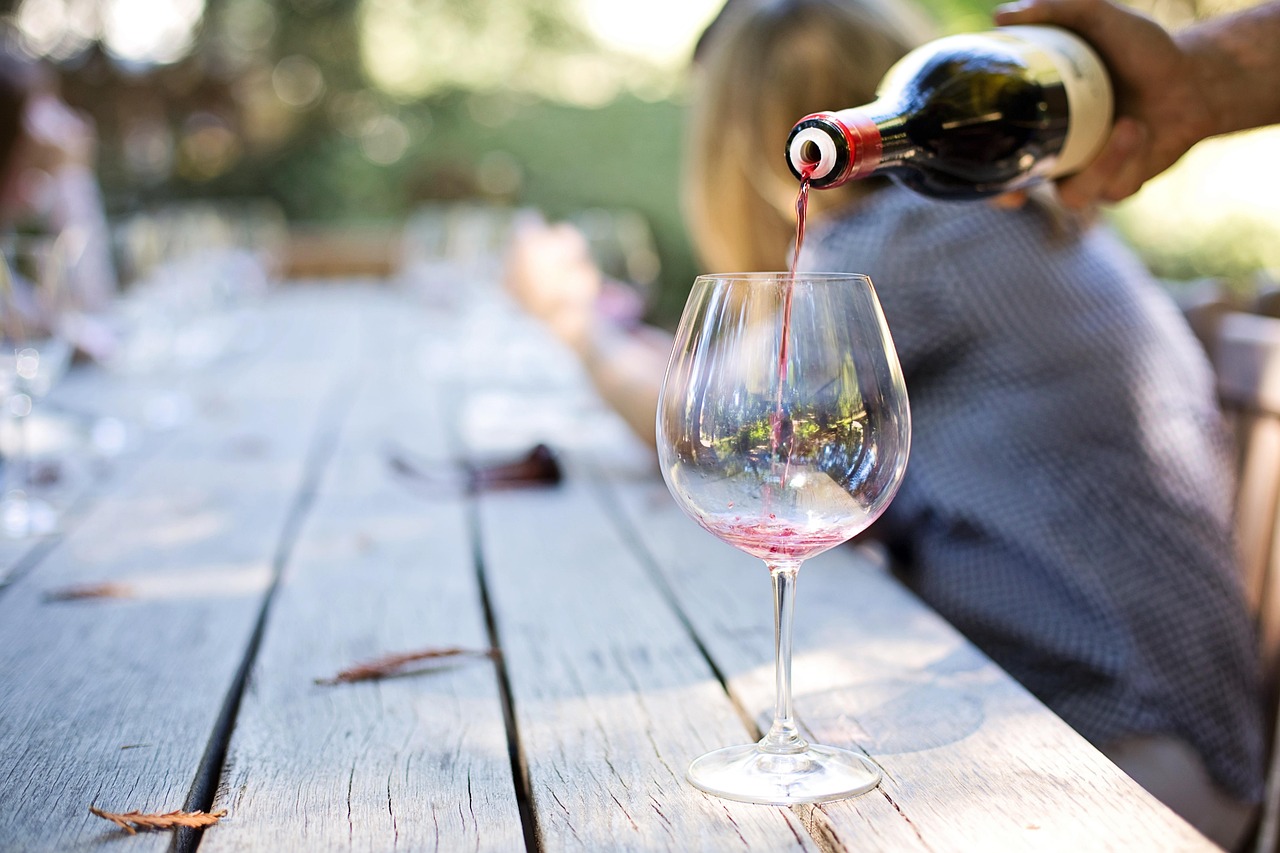 découvrez comment préserver la stabilité du vin sans sulfites et garantir sa qualité pendant le transport et l’exportation.